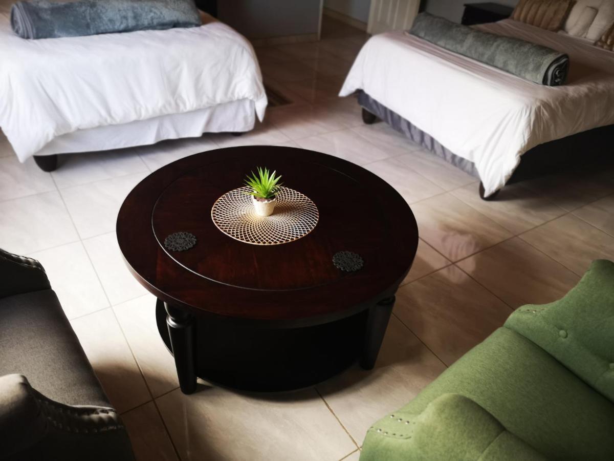 Tuvawa Luxury Suites Walvisbaai Buitenkant foto