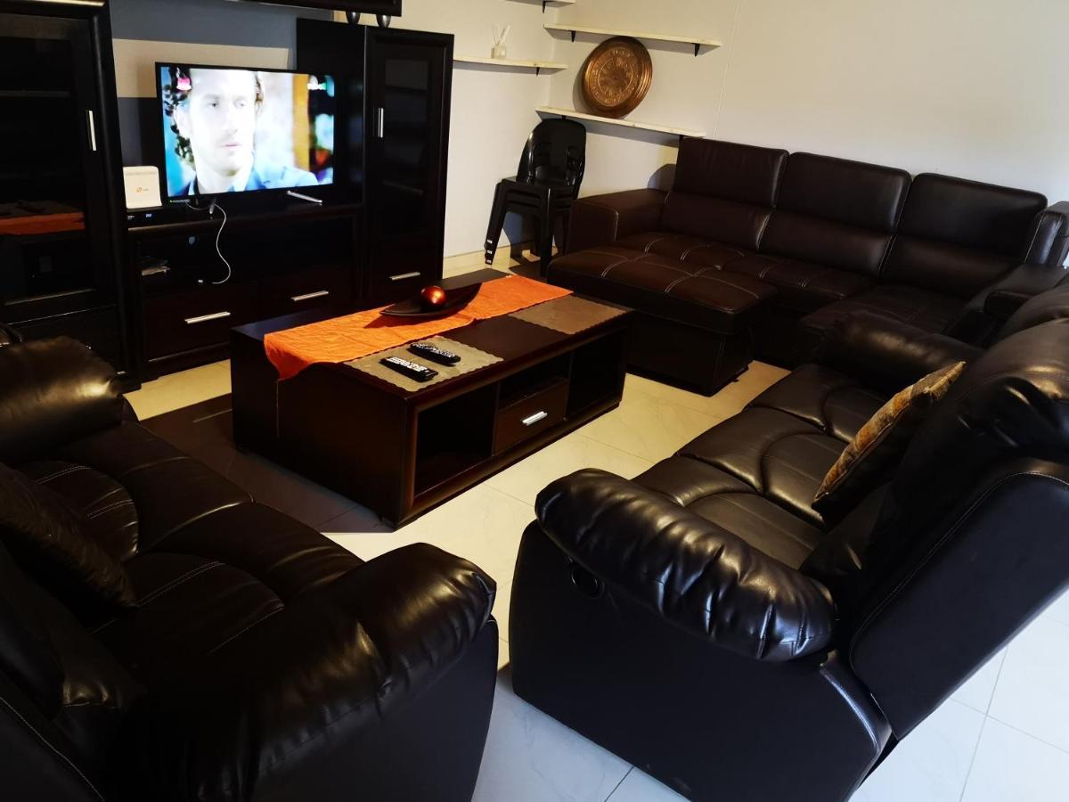Tuvawa Luxury Suites Walvisbaai Buitenkant foto