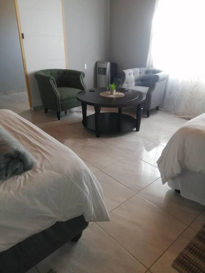 Tuvawa Luxury Suites Walvisbaai Buitenkant foto