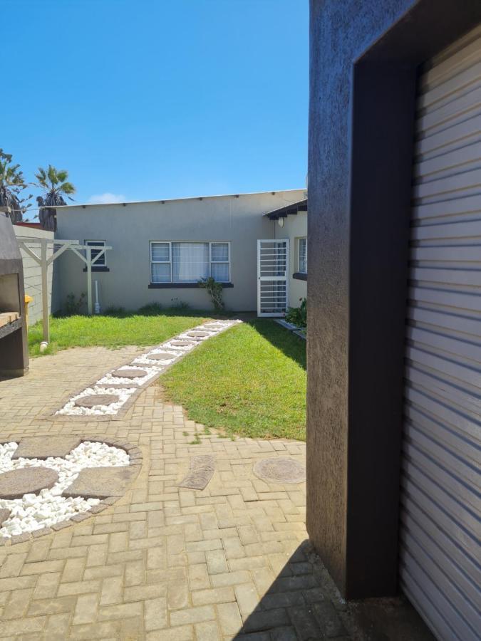 Tuvawa Luxury Suites Walvisbaai Buitenkant foto