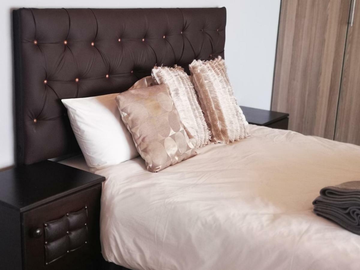 Tuvawa Luxury Suites Walvisbaai Buitenkant foto