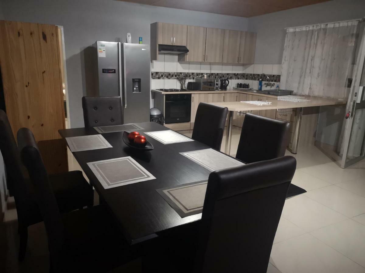 Tuvawa Luxury Suites Walvisbaai Buitenkant foto