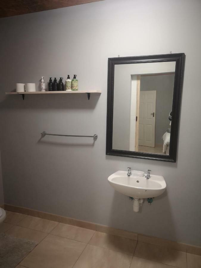 Tuvawa Luxury Suites Walvisbaai Buitenkant foto