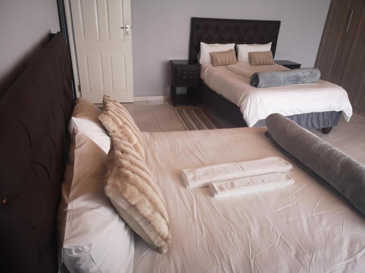 Tuvawa Luxury Suites Walvisbaai Buitenkant foto