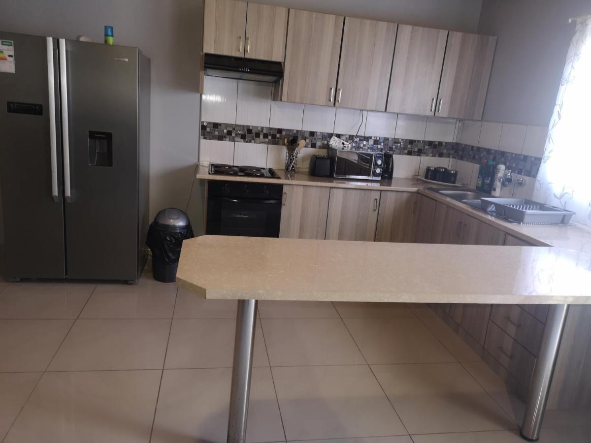 Tuvawa Luxury Suites Walvisbaai Buitenkant foto